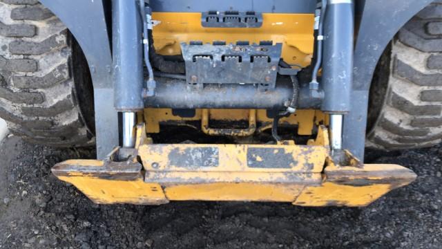 "ABSOLUTE" John Deere 332G Wheel Skid Loader