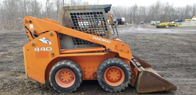 Daewoo 440 Plus Wheel Skid Loader