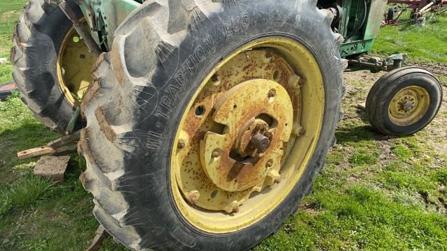 John Deere 2510 Diesel tractor