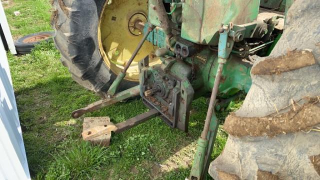 John Deere 2510 Diesel tractor