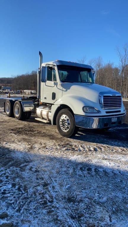 2011 Freightliner Columbia Semi Tractor