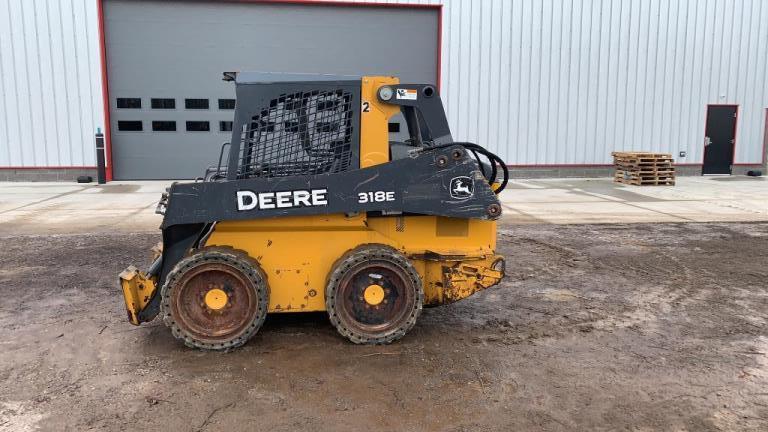 "ABSOLUTE" John Deere 318E Skid Loader