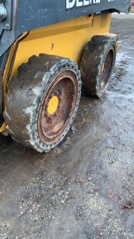 "ABSOLUTE" John Deere 318E Skid Loader