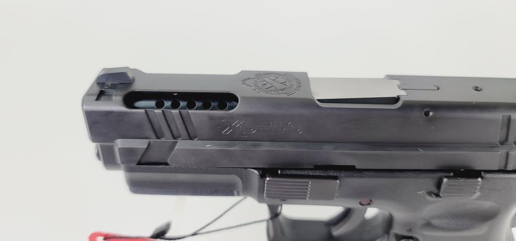 Springfield XD-40 40S&W Semi Auto Pistol