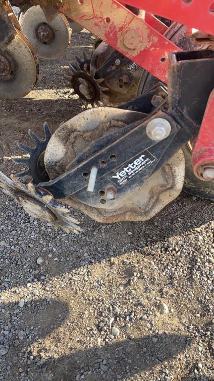 "ABSOLUTE" International 800 Corn Planter