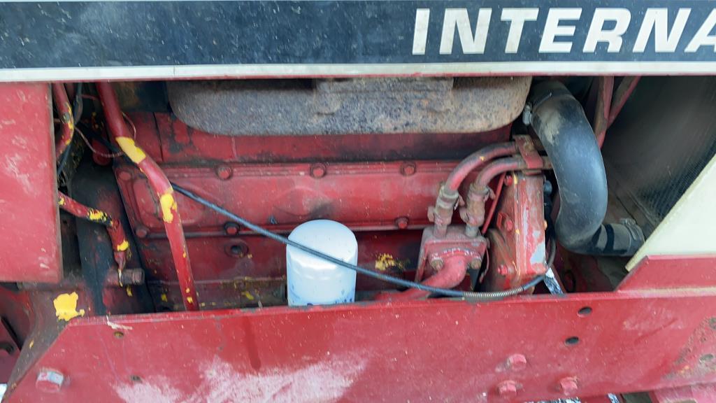 International 884 2WD Tractor