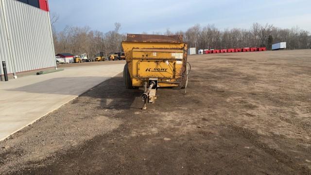 "ABSOLUTE" Knight 8024 Manure Spreader