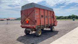"ABSOLUTE" Gehl 960 16' Silage Wagon