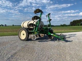 2018 Farm King 1410 Applicator