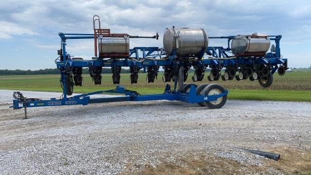 Kinze 3600 12R30 Corn Planter