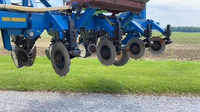 Kinze 3600 12R30 Corn Planter