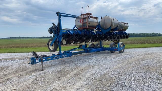 Kinze 3600 12R30 Corn Planter