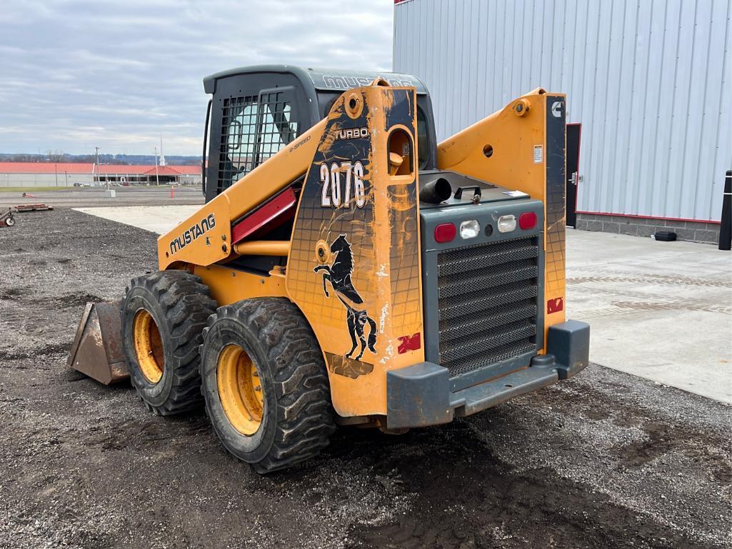 Mustang 2076 Skid Loader