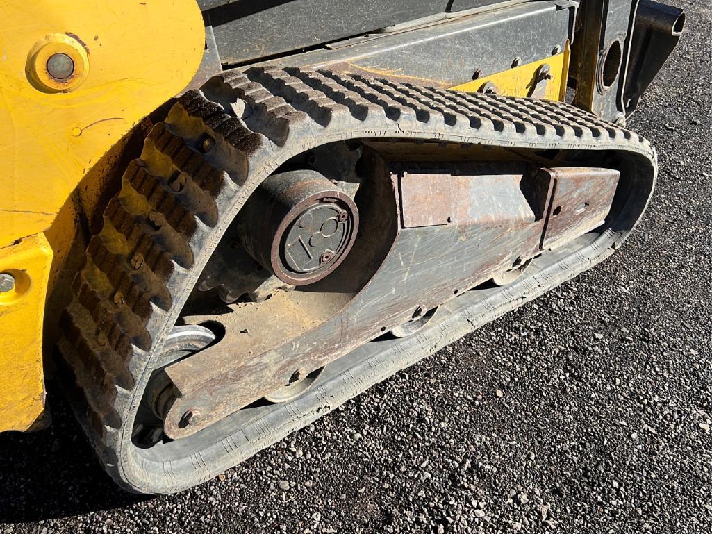 "ABSOLUTE" 2011 New Holland C227 Skid Loader