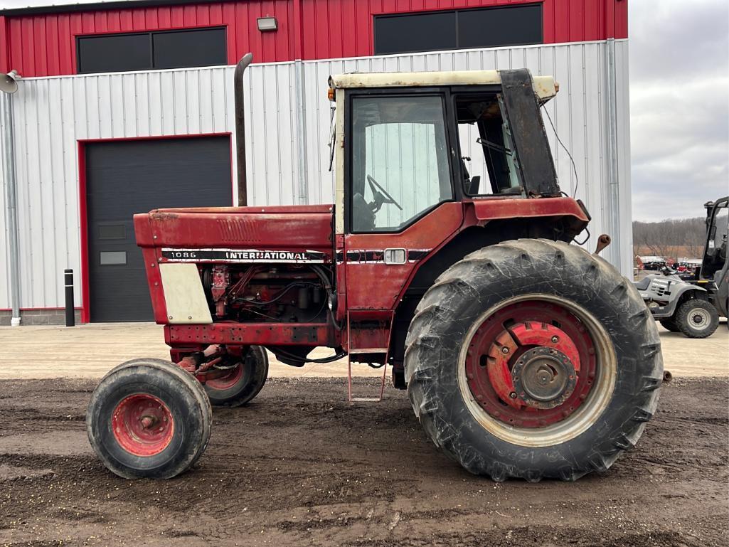 "ABSOLUTE" International 1086 2WD Tractor