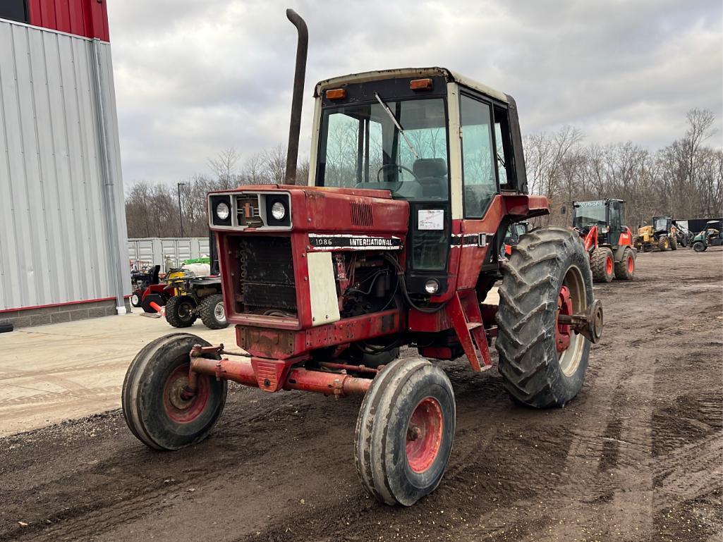 "ABSOLUTE" International 1086 2WD Tractor