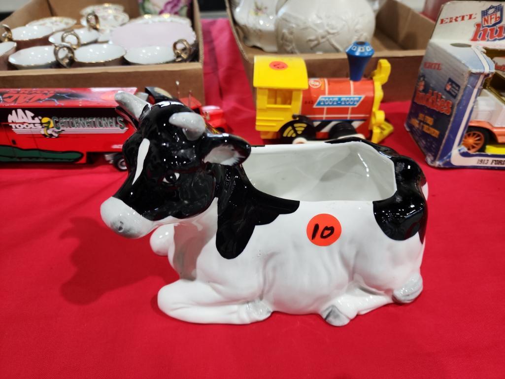 (1) Dog & (1) Cow Porcelain Figurine