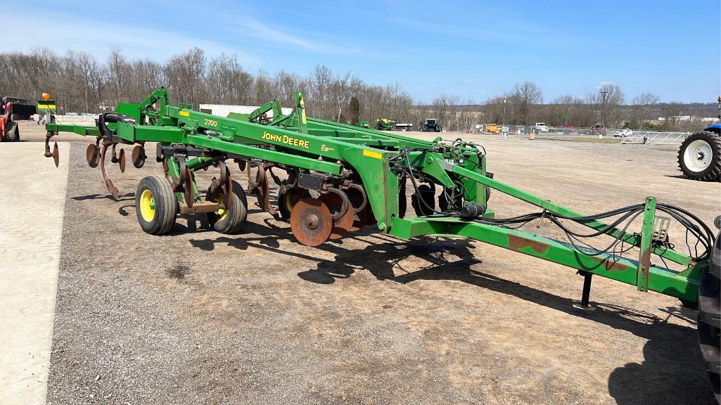 John Deere 2700 5 Shank Ripper