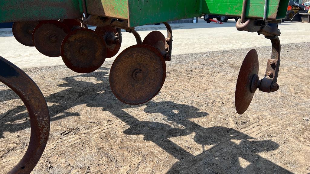 John Deere 2700 5 Shank Ripper