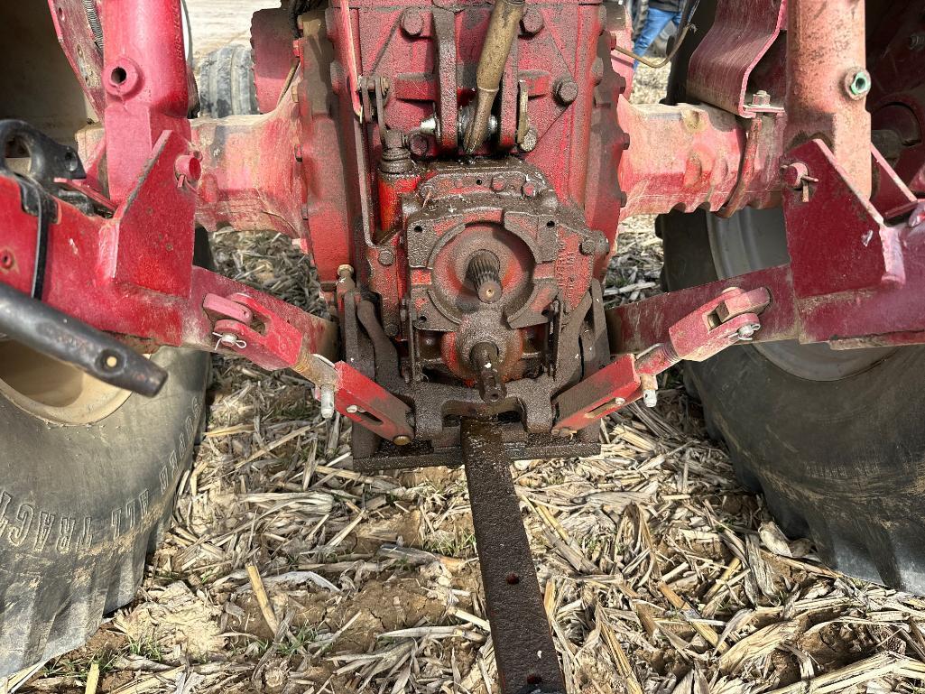 International Farmall 856 Turbo Tractor