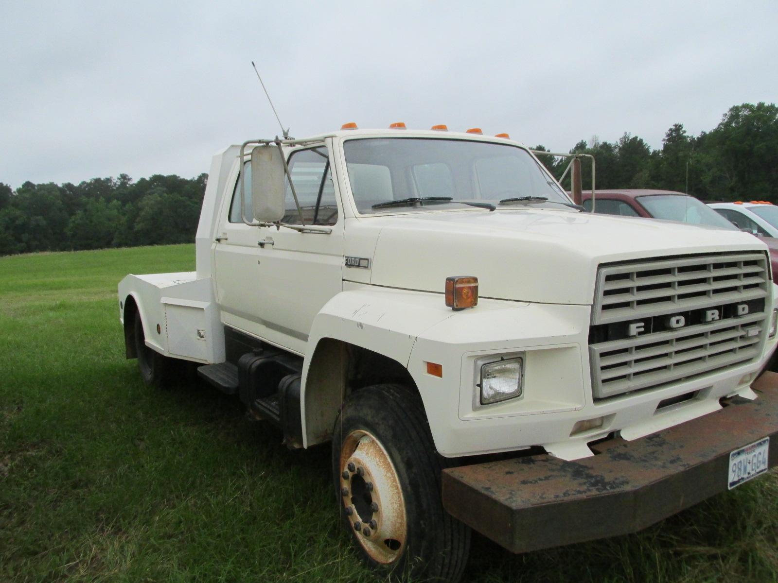 Ford F700 4 door diesel