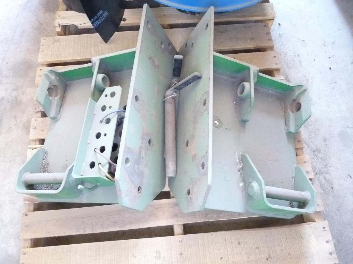 Loader Mounts for John Deere 725 Loader