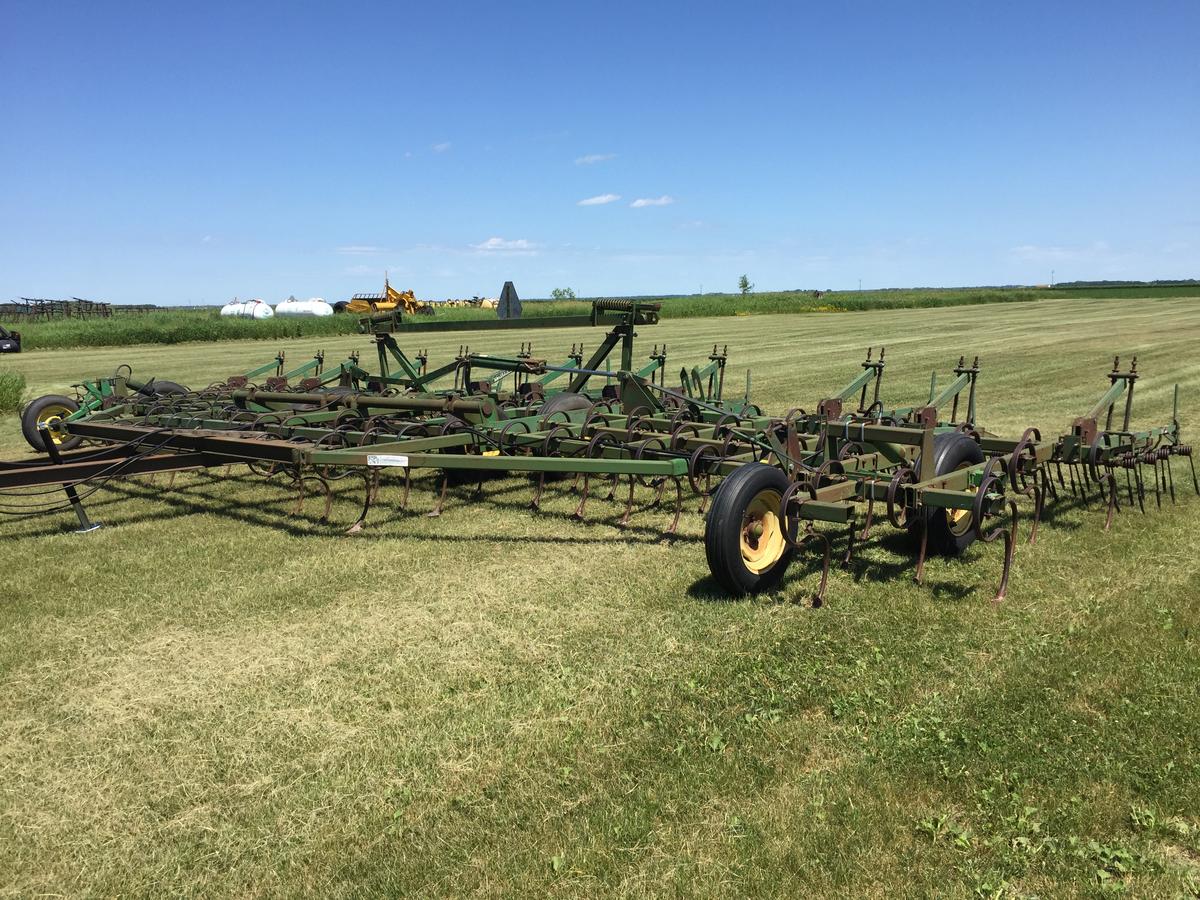 John Deere 960 36' Cultivator