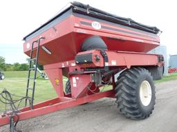 UFT 750 Bushel Grain Cart