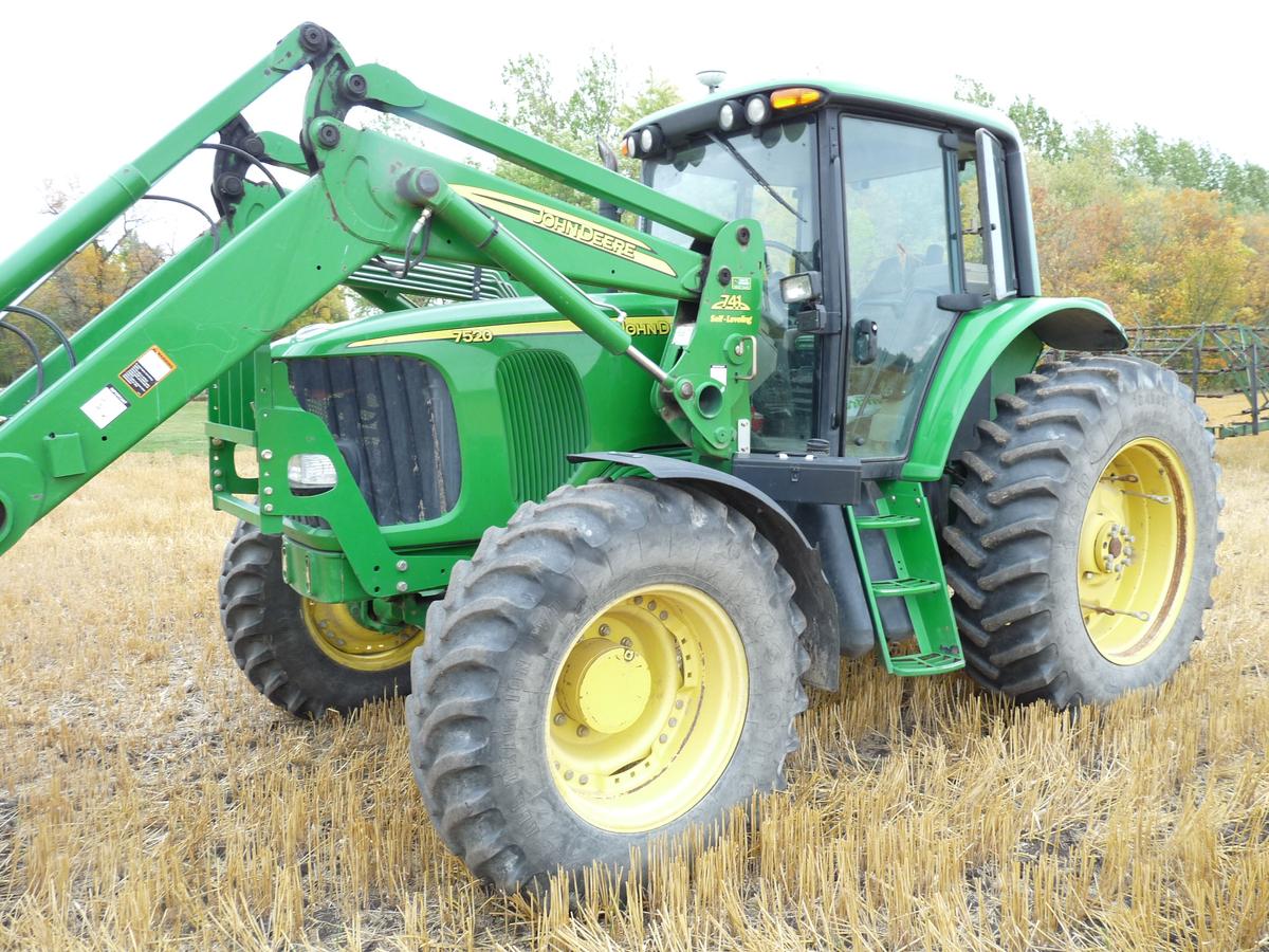 2007 John Deere 7520 MFWD Tractor