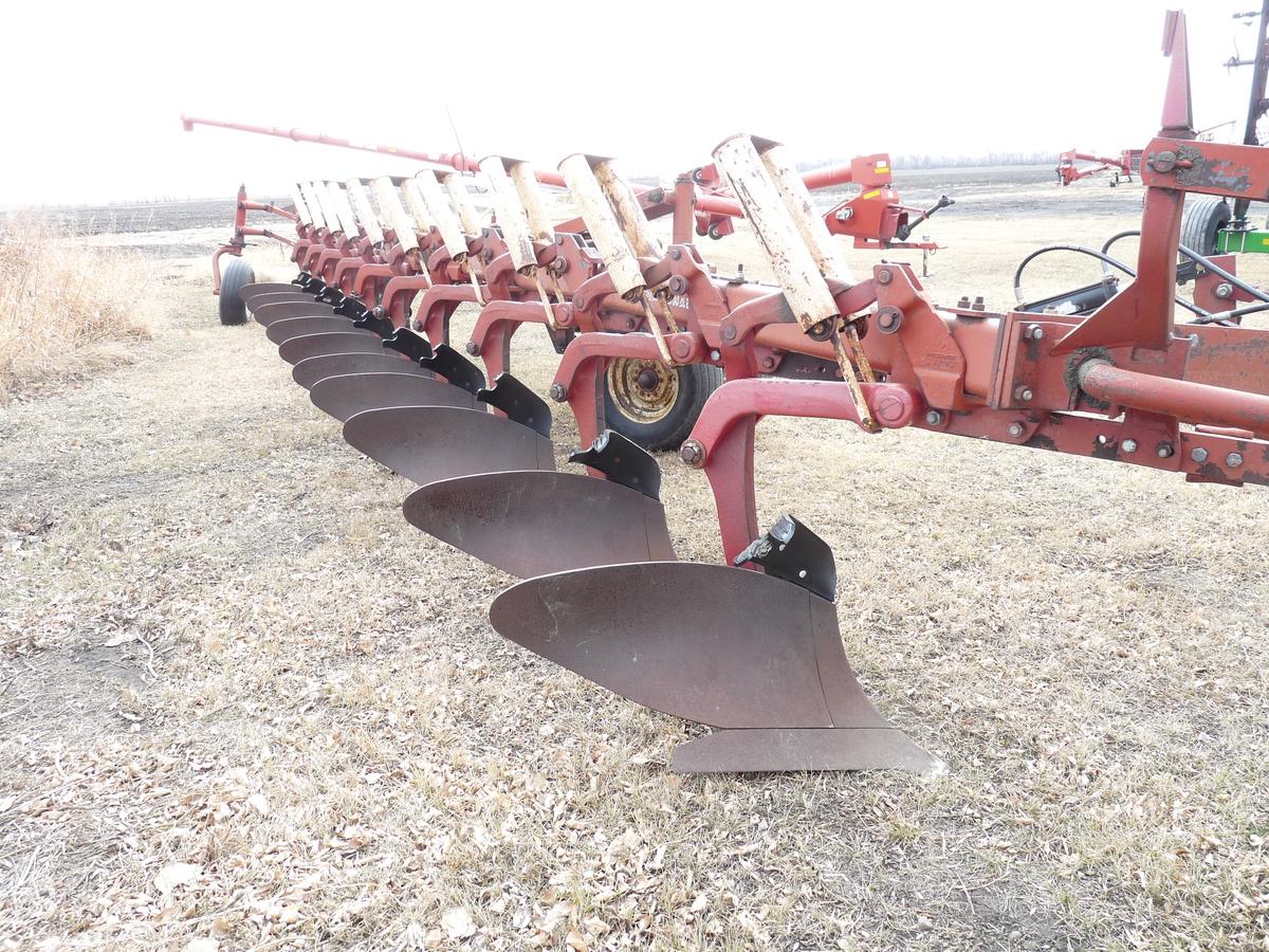 IH 800 10x18" Auto Reset Trailing Plow