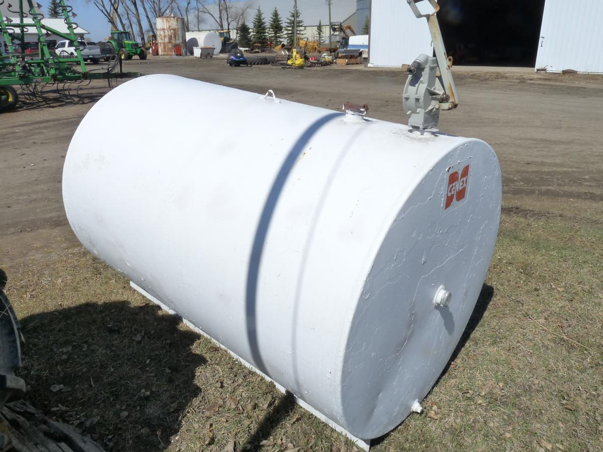 500 gallon fuel tank with a hand pump