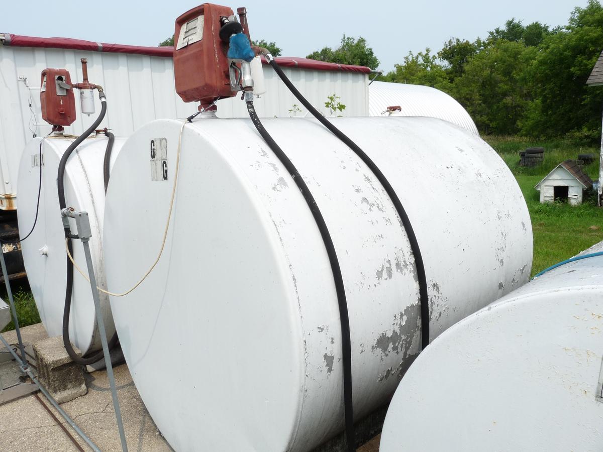 1,000 Gallon Fuel Tank with Pump