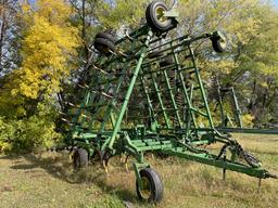 JD #980 44.5' Cultivator w/JD Harrow