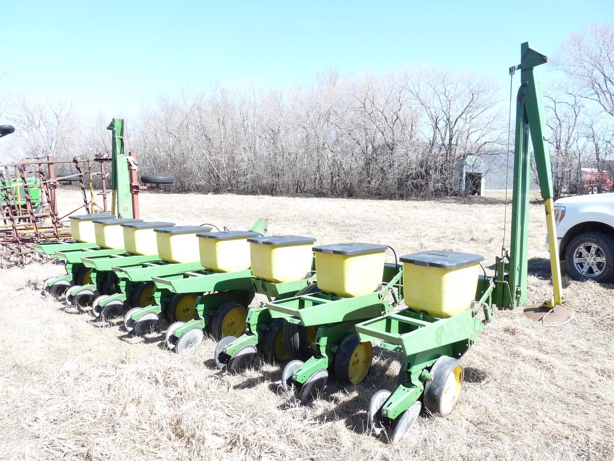 JD #7100 8 Row 30" Planter