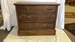 Antique Oak 3 Drawer Dresser.