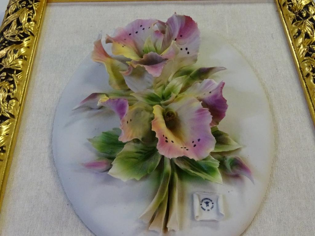 Capodimonte accented wall decor