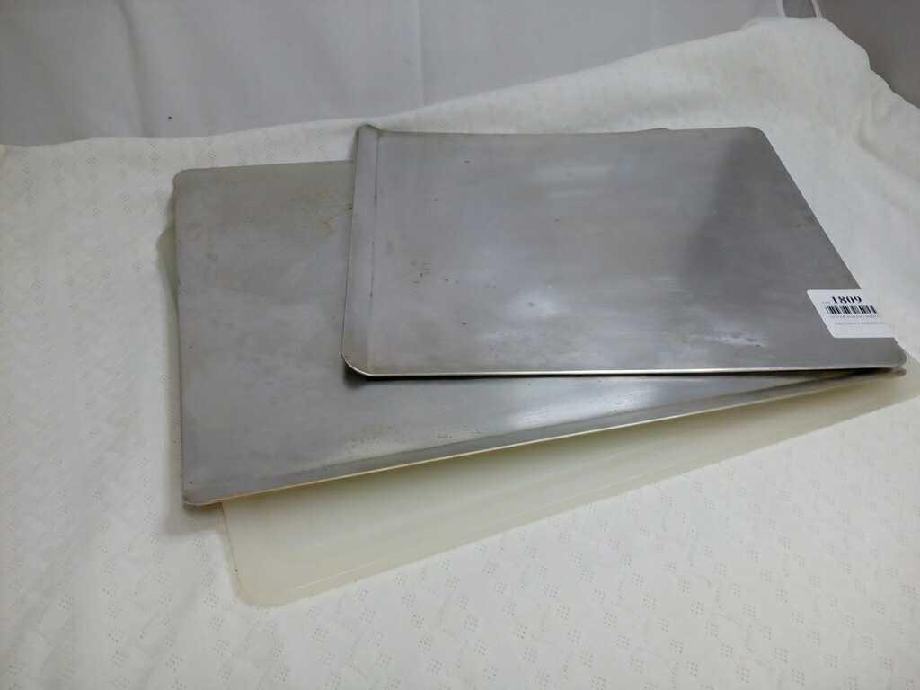 LOT OF BAKING SHEETS AND CUTTING BOARD