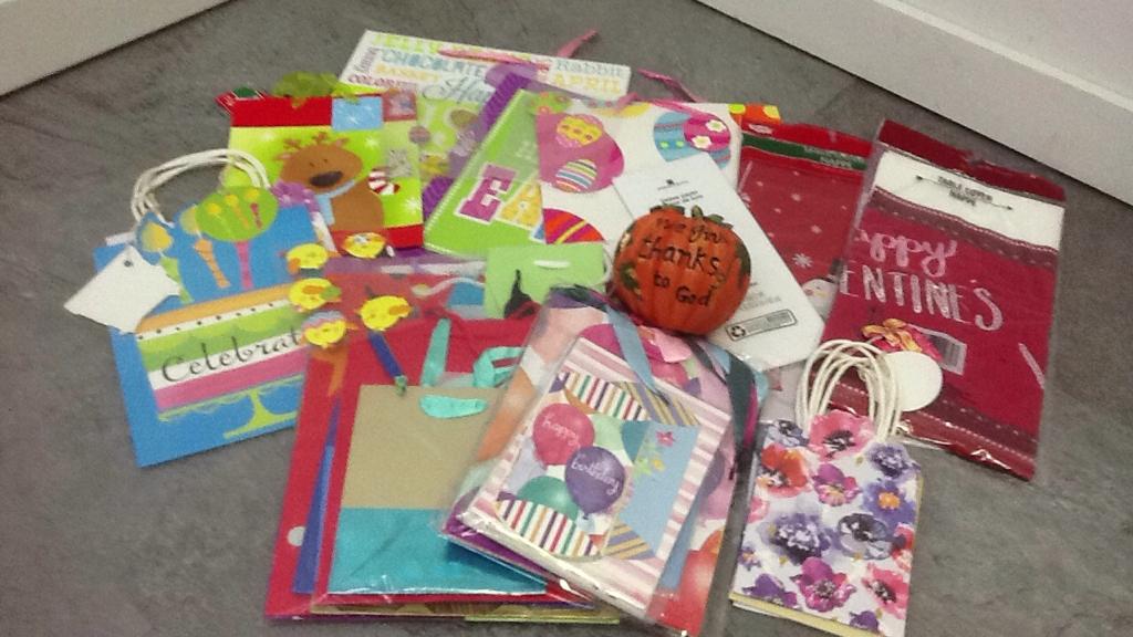 LOT OF GIFT BAGS