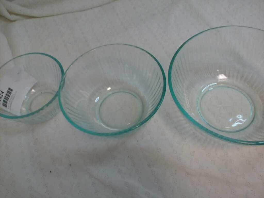 SET OF 3 PYREX BOWLS