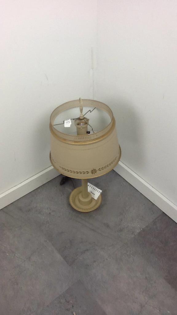 VINTAGE METAL TABLE LAMP