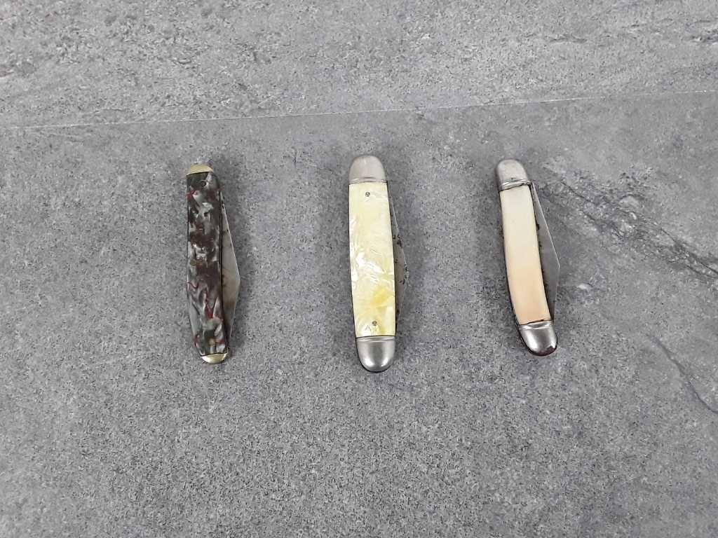 3 POCKET KNIVES