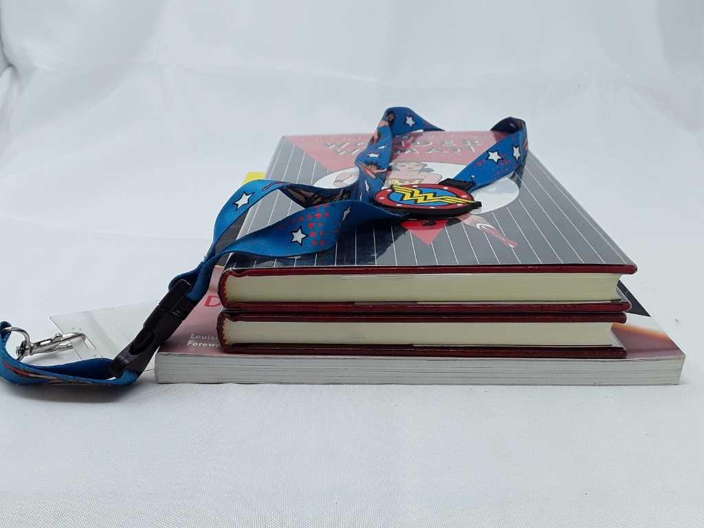 WONDER WOMAN COLLECTION BOOKS & LANYARD