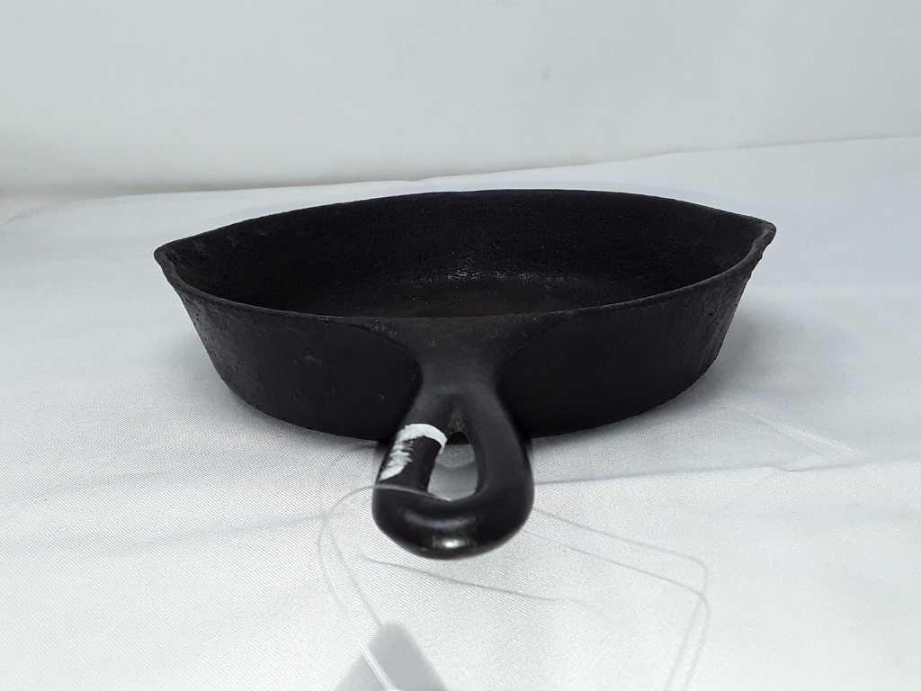 Wagner Ware 9" Cast Iron Skillet