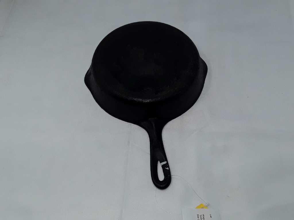 Wagner Ware 9" Cast Iron Skillet