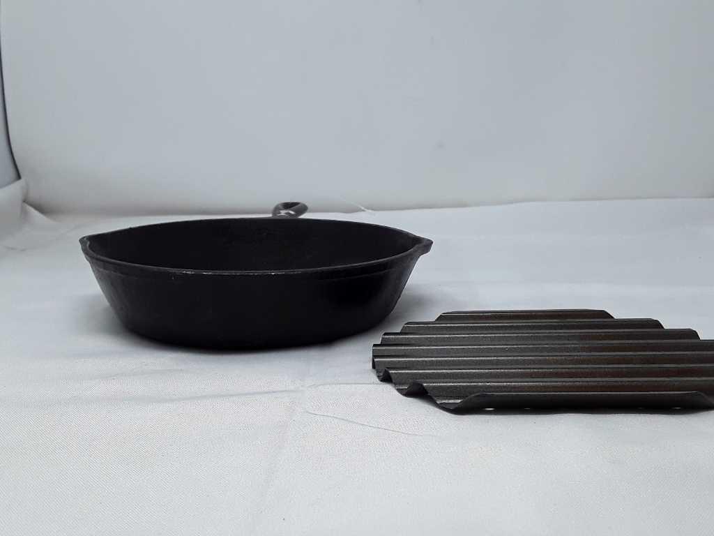 #5 Cast Iron Pan w/Bacon Grill Insert