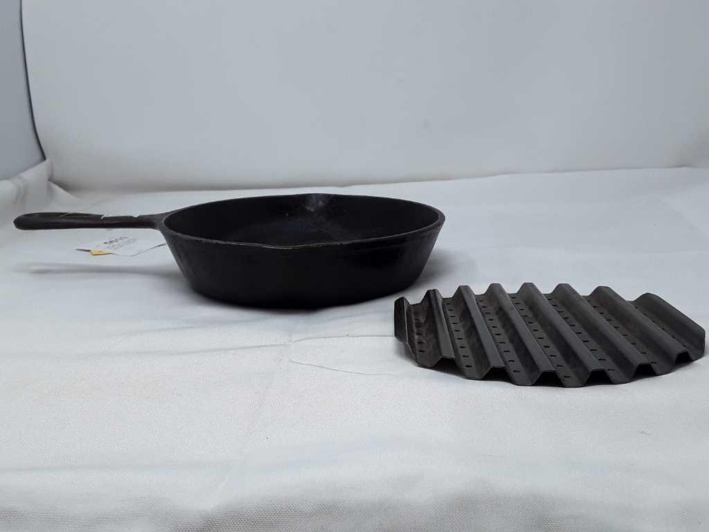 #5 Cast Iron Pan w/Bacon Grill Insert