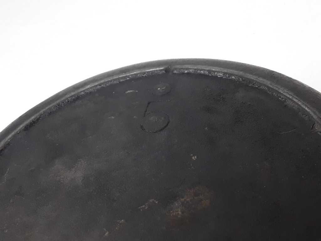 #5 Cast Iron Pan w/Bacon Grill Insert