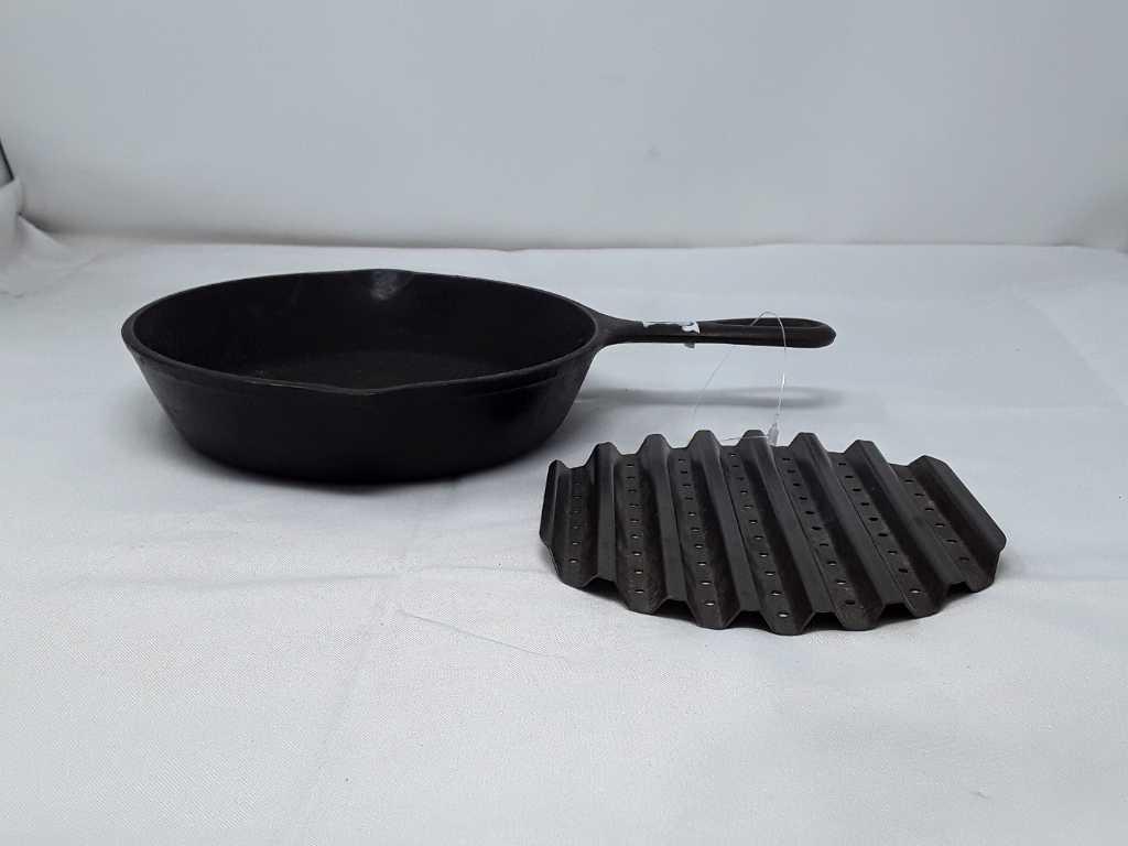 #5 Cast Iron Pan w/Bacon Grill Insert