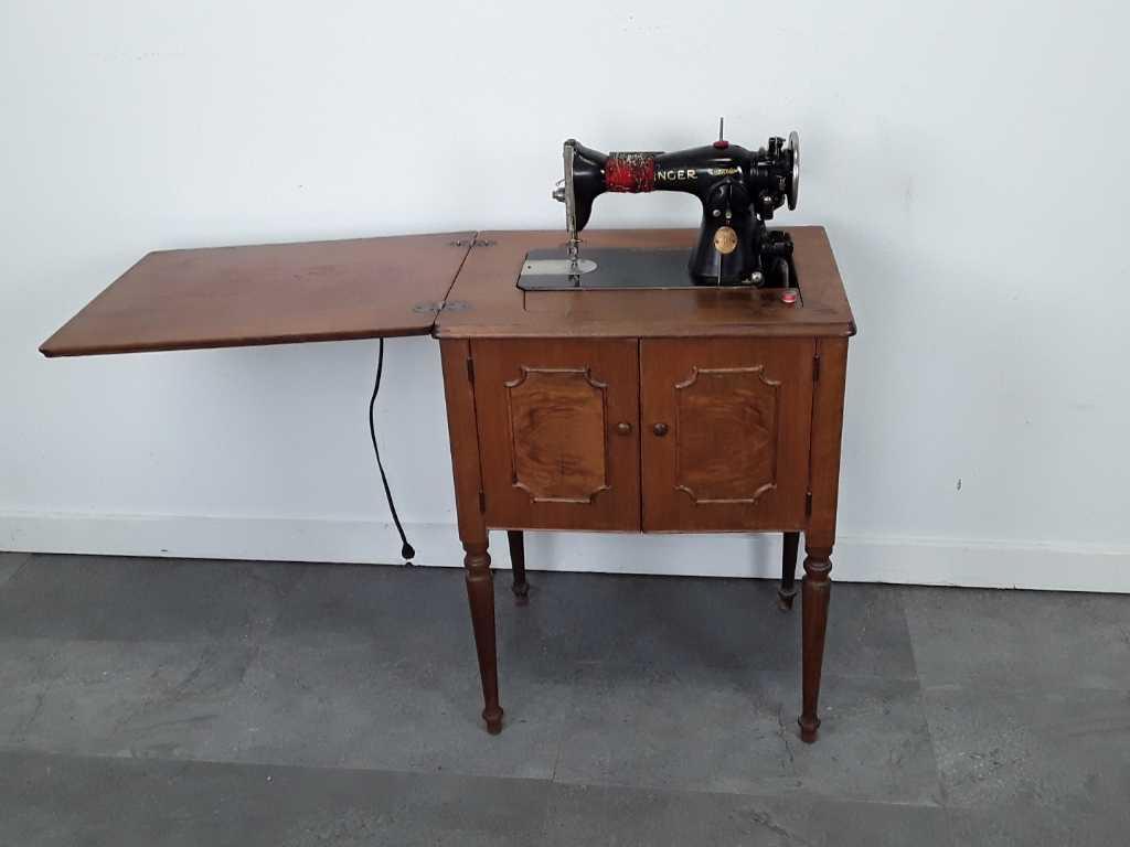 ANTIQUE SINGER SEWING MACHINE & CABINET