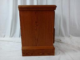 LIGHT COLORED WOOD NIGHTSTAND